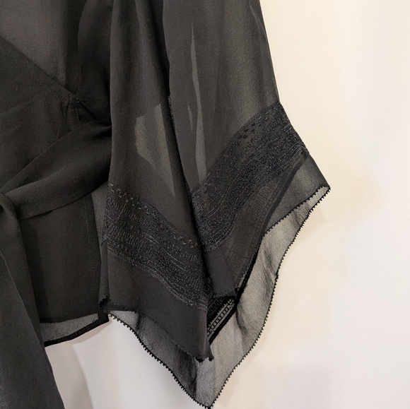 Beautiful 100% Silk Wrap Shirt With Elegant Details. - Picture 4 of 12